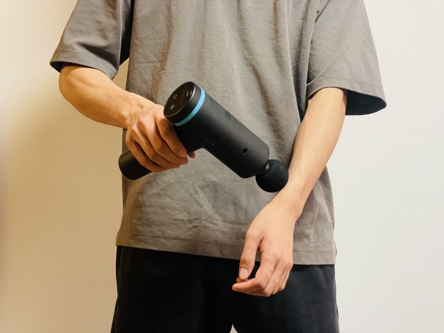 マッサージガンで筋肉が液状化するって本当？噂の真相と正しい使い方を徹底解説